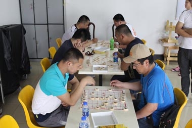 沈陽大區(qū)員工正在進行象棋比賽 沈陽大區(qū)員工正在進行象棋比賽