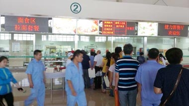 甲方員工排隊選餐 甲方員工排隊選餐