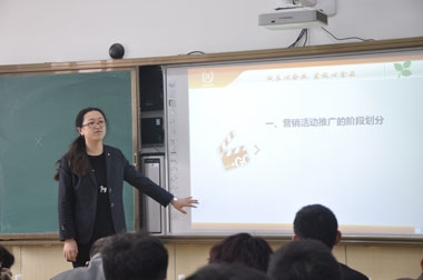 山東大區(qū)客服部于經(jīng)理授課 山東大區(qū)客服部于經(jīng)理授課