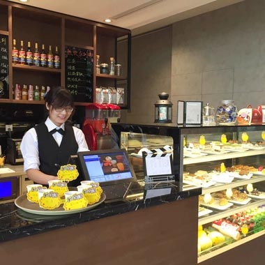 工作人員在現(xiàn)場工作 工作人員在現(xiàn)場工作