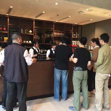 惠普員工現(xiàn)場進(jìn)行品鑒 惠普員工現(xiàn)場進(jìn)行品鑒