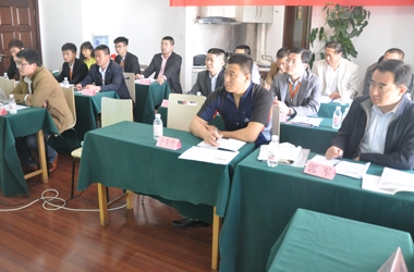 學員認真聽講 學員認真聽講