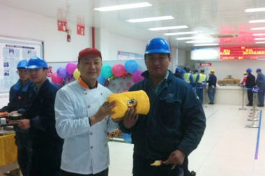 高偉偉經理與甲方員工合影 高偉偉經理與甲方員工合影