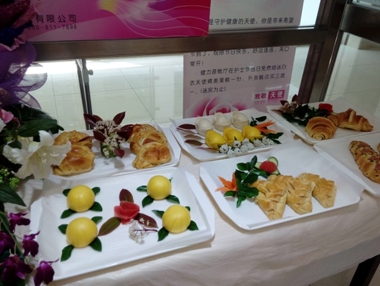 401醫(yī)院餐廳面點(diǎn)節(jié)上的各種精致面食 401醫(yī)院餐廳面點(diǎn)節(jié)上的各種精致面食