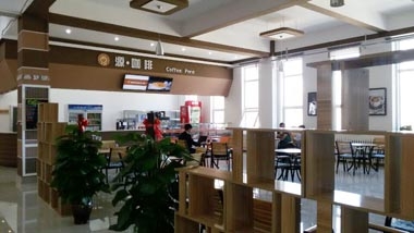 餐廳里的“咖啡吧” 餐廳里的“咖啡吧”