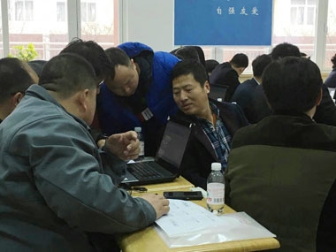 學(xué)員們熱烈討論 學(xué)員們熱烈討論