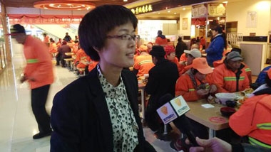 健力源美食廣場(chǎng)經(jīng)理韓玉杰接收媒體采訪(fǎng) 健力源美食廣場(chǎng)經(jīng)理韓玉杰接收媒體采訪(fǎng)