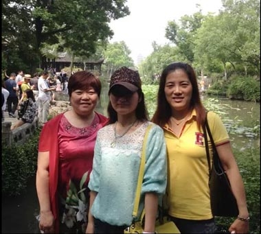 上海大區(qū)優(yōu)秀員工在旅游中合影 上海大區(qū)優(yōu)秀員工在旅游中合影