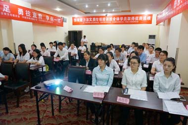 學(xué)員認(rèn)真聽(tīng)講