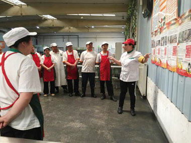 海爾模具餐廳員工學(xué)習(xí)安全月海報(bào) 海爾模具餐廳員工學(xué)習(xí)安全月海報(bào)